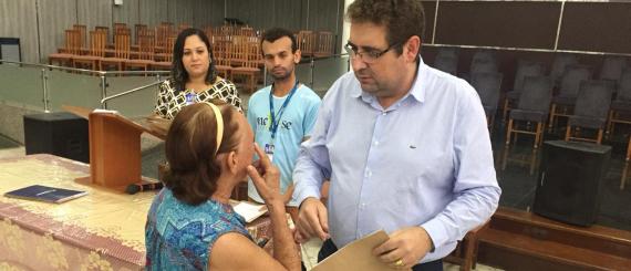 10_05_2019_SAÚDE_Entrega das guias aos pacientes (2).jpg